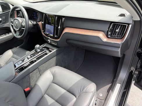 Certified 2023 Volvo XC60 B5 Plus AWD/4WD image 26