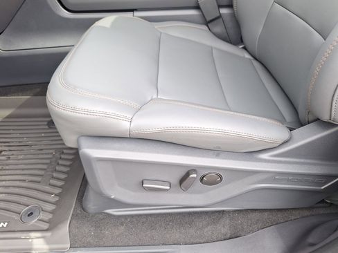 New 2025 Ford Expedition Active image 5