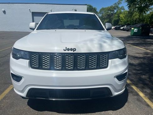 Used 2019 Jeep Grand Cherokee Altitude image 11