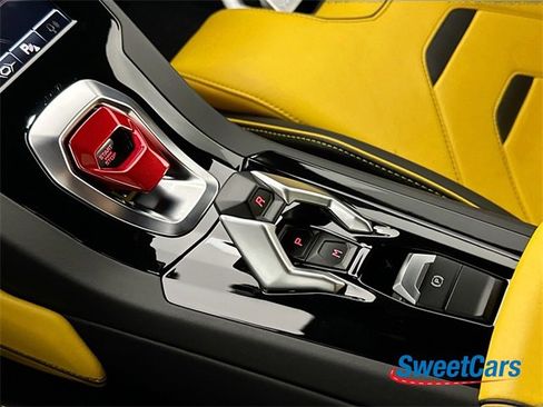 Used 2021 Lamborghini Huracan EVO image 24