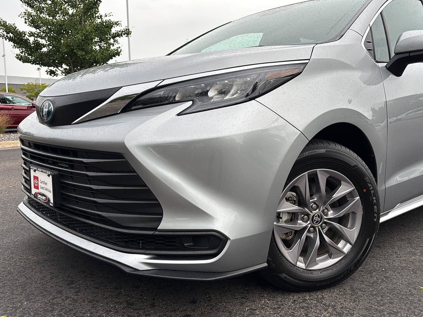 Used 2025 Toyota Sienna LE FWD image 5