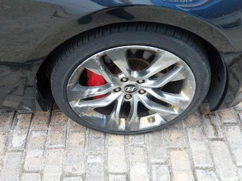 Used 2016 Hyundai Genesis Coupe 3.8 image 9