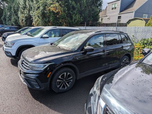 Used 2023 Volkswagen Tiguan S AWD/4WD image 2