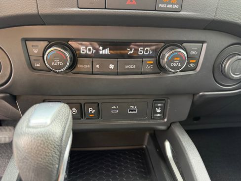 Used 2023 Nissan Frontier SV w/ SV Convenience Package RWD image 18
