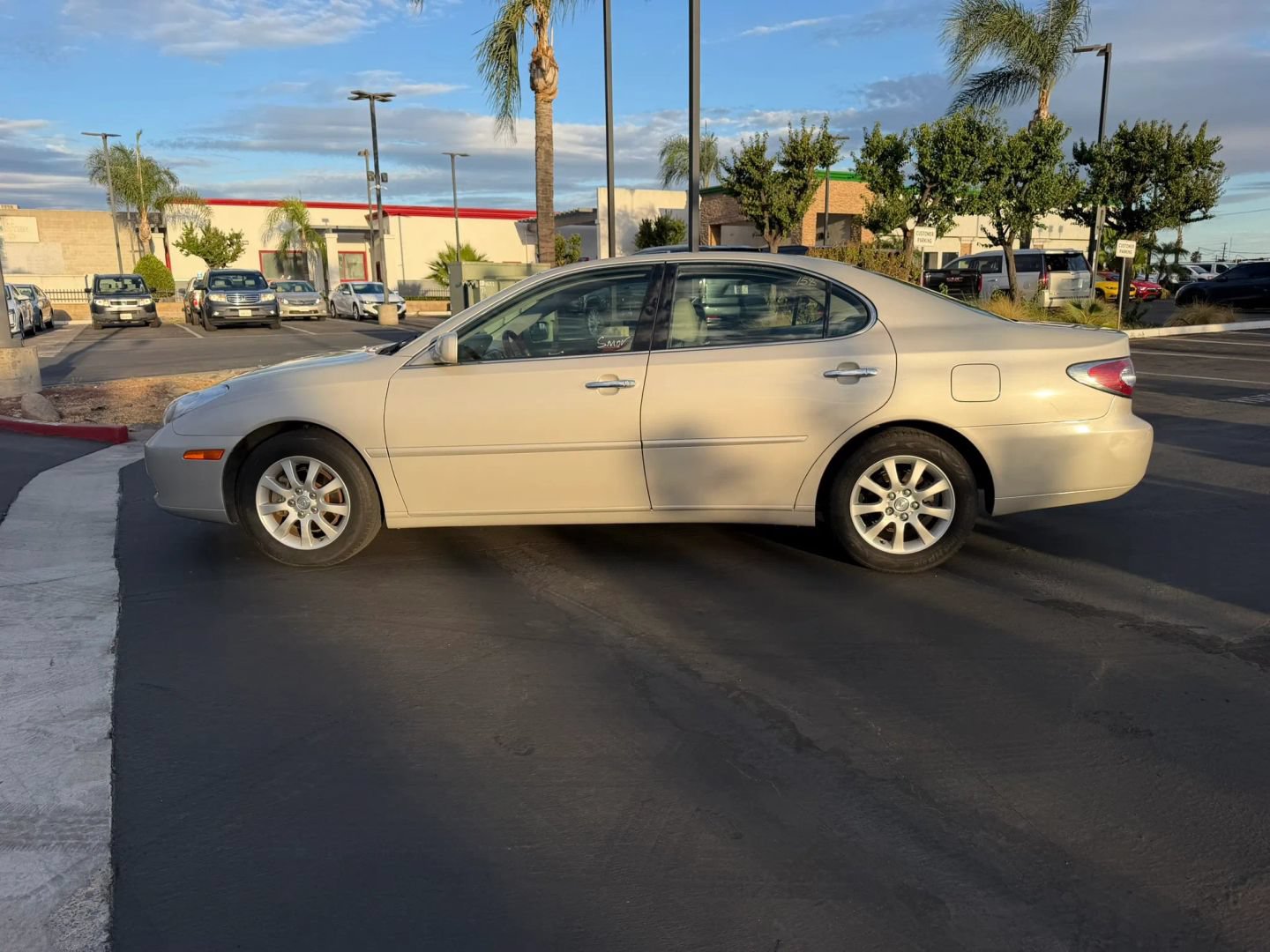 Used 2003 Lexus ES 330 w/ Premium Pkg FWD image 5