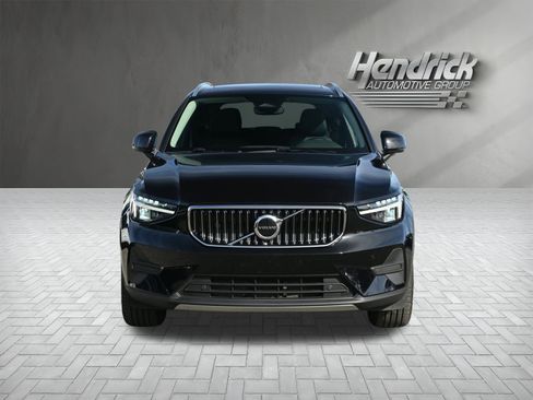 Used 2025 Volvo XC40 B5 Core image 6
