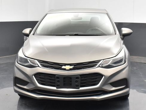 Used 2018 Chevrolet Cruze LT w/ Convenience Package FWD image 12