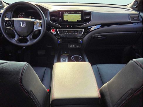Used 2025 Honda Passport Black Edition image 10