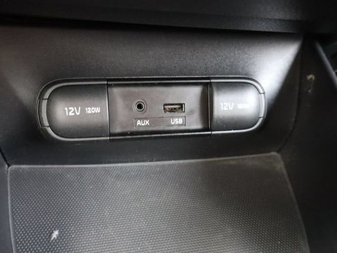 Used 2015 Kia Soul + w/ Audio Package FWD image 17