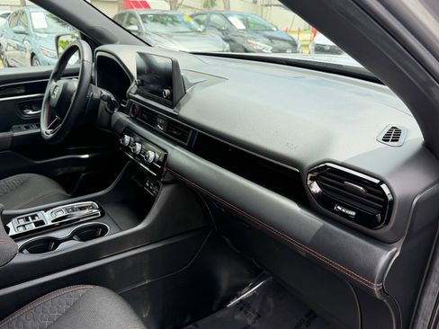 Used 2025 Honda Pilot Sport image 19