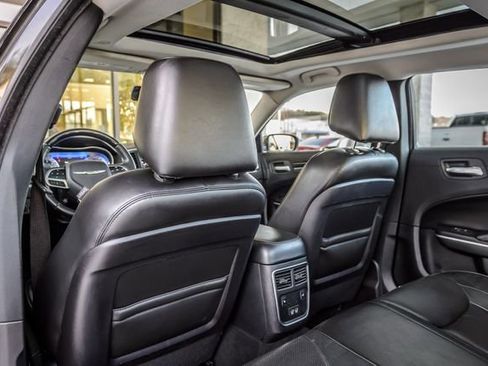 Used 2020 Chrysler 300 Limited image 43