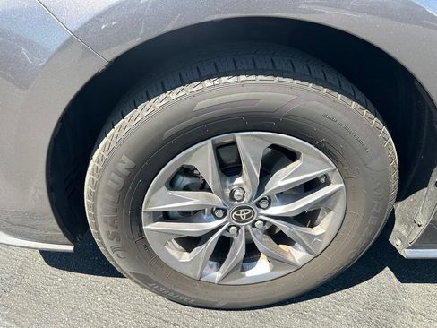 Used 2024 Toyota Sienna XLE FWD image 7