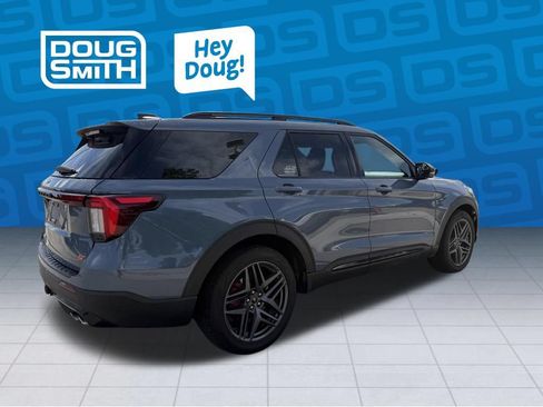 Used 2025 Ford Explorer ST AWD/4WD image 4
