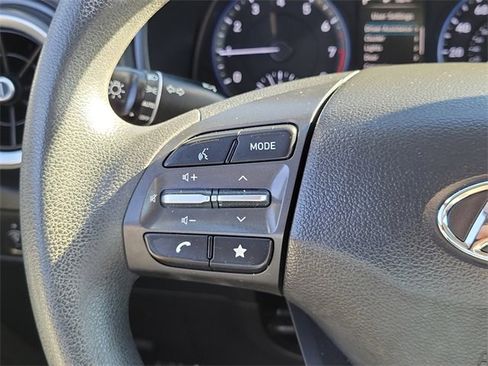 Used 2023 Hyundai Kona SEL image 5