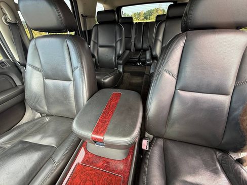 Used 2007 Cadillac Escalade AWD w/ Information Package image 14