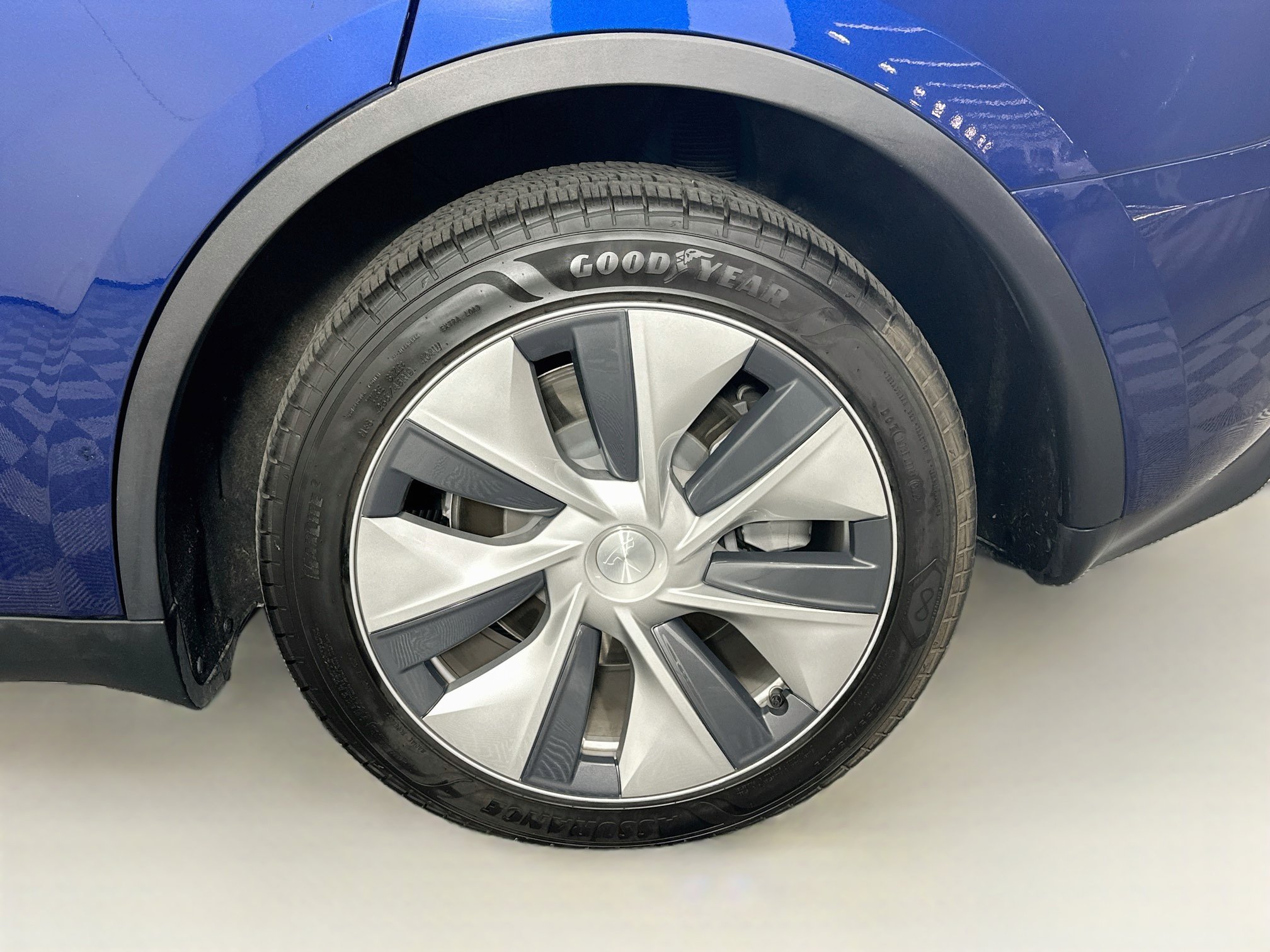 Used 2024 Tesla Model Y Long Range AWD/4WD image 11