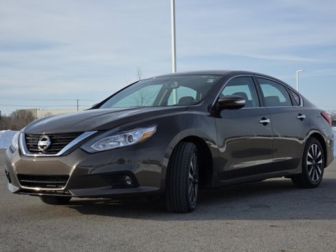 Used 2017 Nissan Altima 2.5 SV w/ Convenience Package image 12