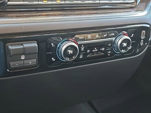 Used 2024 GMC Sierra 3500 SLE w/ SLE Value Package image 29