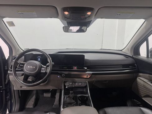 Used 2025 Kia Carnival FWD image 2