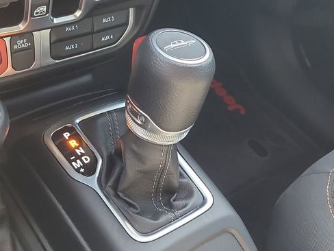 Used 2025 Jeep Gladiator Mojave AWD/4WD image 28
