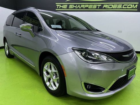 Used 2020 Chrysler Pacifica Limited FWD image 2