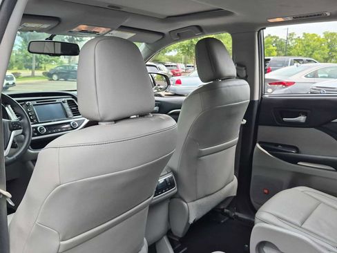 Used 2015 Toyota Highlander Limited AWD/4WD image 18