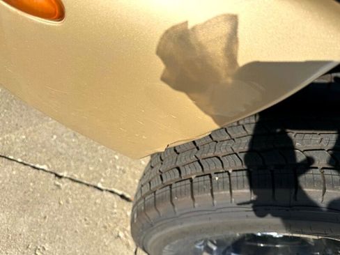 Used 2005 GMC Sierra 3500 SLT w/ Heavy-Duty Power Package image 23