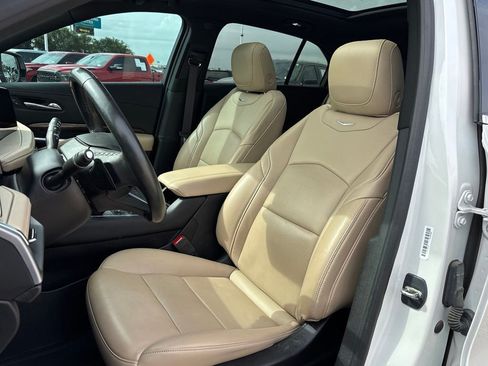 Used 2024 Cadillac XT4 Premium Luxury FWD image 13