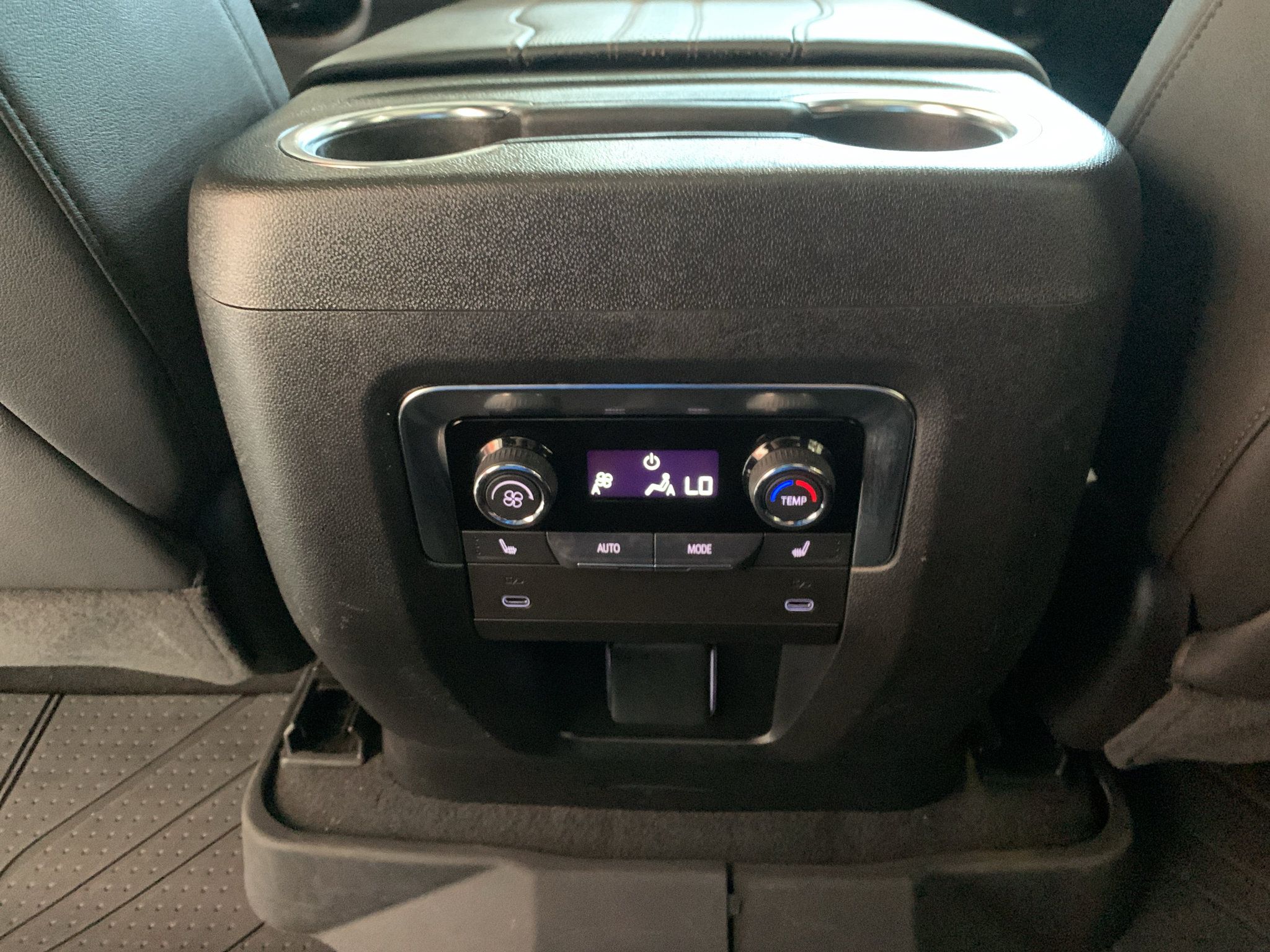 Used 2025 Chevrolet Tahoe High Country AWD/4WD image 19