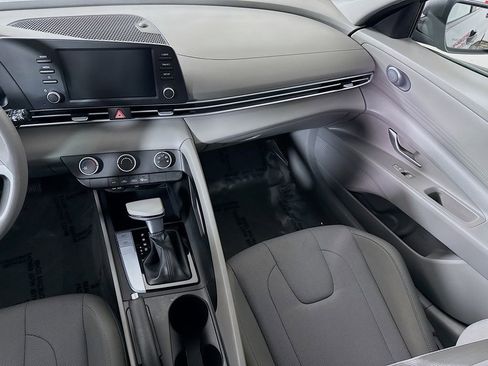 Certified 2024 Hyundai Elantra SE image 25