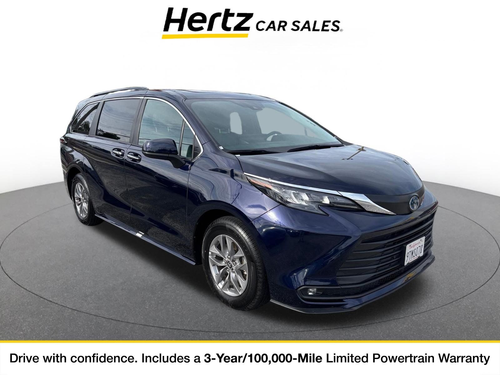Used 2025 Toyota Sienna XLE FWD image 1