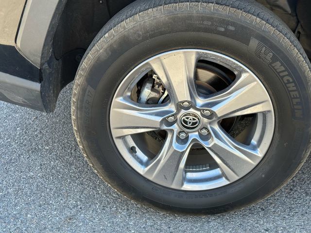 Certified 2025 Toyota RAV4 XLE AWD/4WD image 15