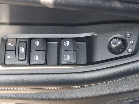 Used 2024 Jeep Grand Cherokee L Altitude RWD image 12
