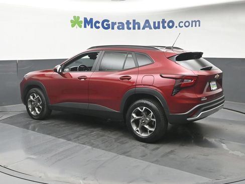 Used 2025 Chevrolet Trax LT w/ LT Convenience Package FWD image 25