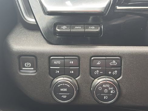 Used 2024 Chevrolet Silverado 2500 LTZ w/ LTZ Convenience Package AWD/4WD image 6
