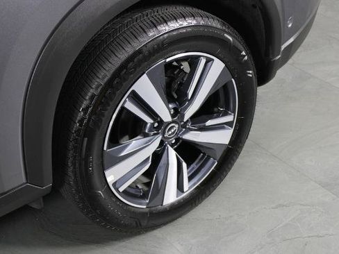 Certified 2026 Nissan Rogue SL FWD image 12