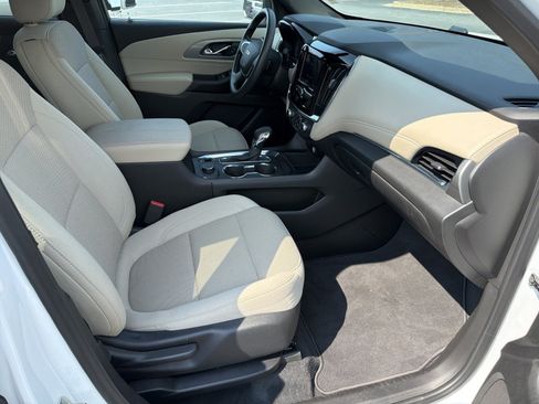 Used 2023 Chevrolet Traverse LS FWD image 13