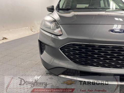 Used 2022 Ford Escape SE w/ Convenience Package FWD image 9