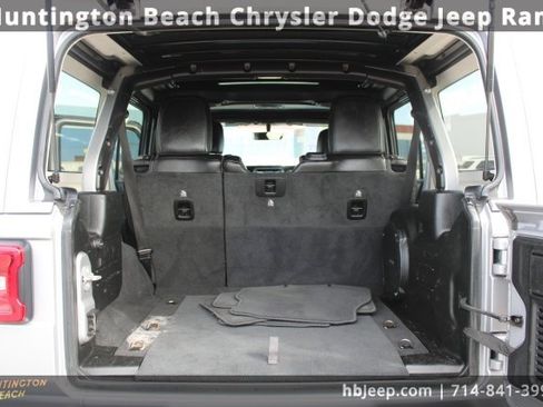 Used 2021 Jeep Wrangler Unlimited Sahara image 36