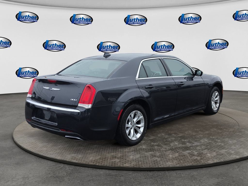 Used 2016 Chrysler 300 Limited RWD image 5