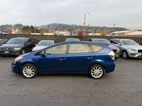 Used 2012 Toyota Prius V Five image 8