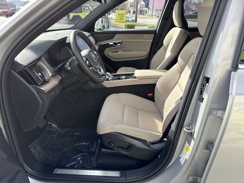 Used 2025 Volvo XC90 B5 Plus image 14