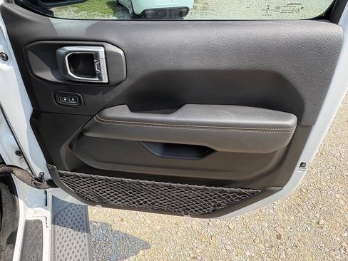 Used 2021 Jeep Gladiator Overland AWD/4WD image 15