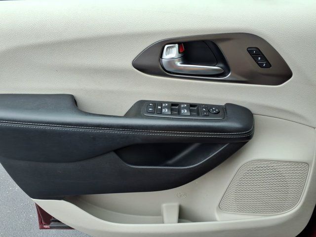 Used 2019 Chrysler Pacifica Limited FWD image 23