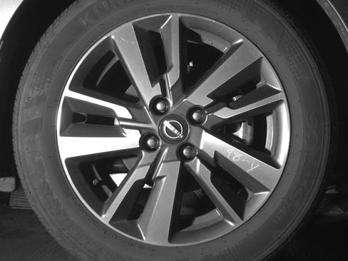 Used 2025 Nissan Versa SV image 13