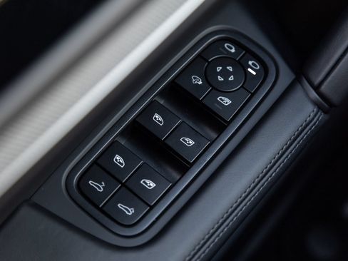 Certified 2026 Porsche Cayenne AWD/4WD image 20