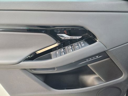 Certified 2025 Land Rover Range Rover Evoque Dynamic SE AWD/4WD image 19