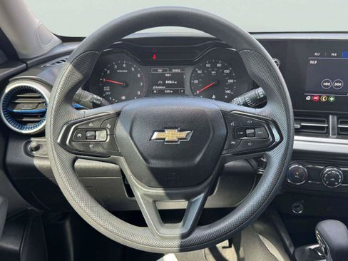 Used 2025 Chevrolet Trax LS w/ Driver Confidence Package FWD image 28
