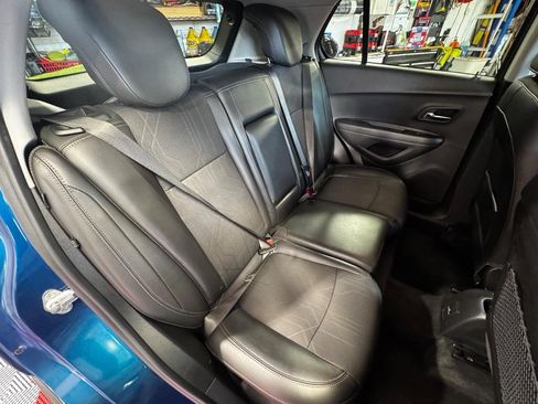 Used 2020 Chevrolet Trax LT w/ LT Convenience Package FWD image 10