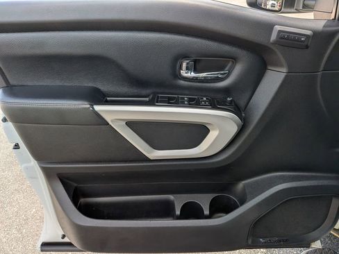 Used 2018 Nissan Titan SL w/ Chrome Package AWD/4WD image 26
